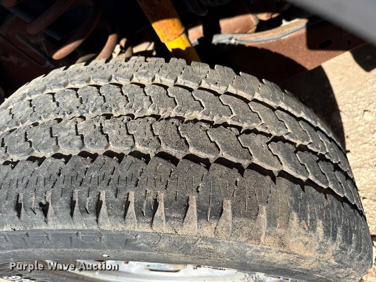 image for item EP0924 2011 Ford F350 flatbed pickup truck