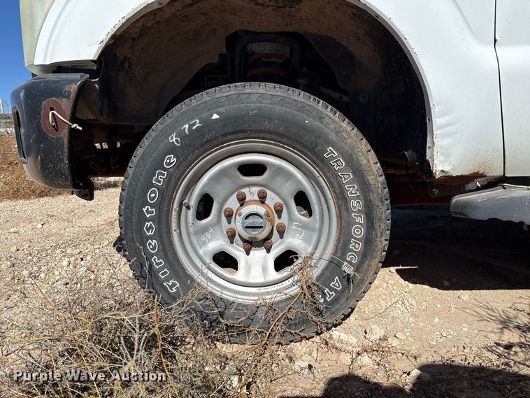 image for item EP0924 2011 Ford F350 flatbed pickup truck