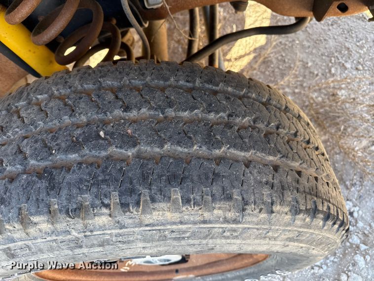 image for item EP0924 2011 Ford F350 flatbed pickup truck