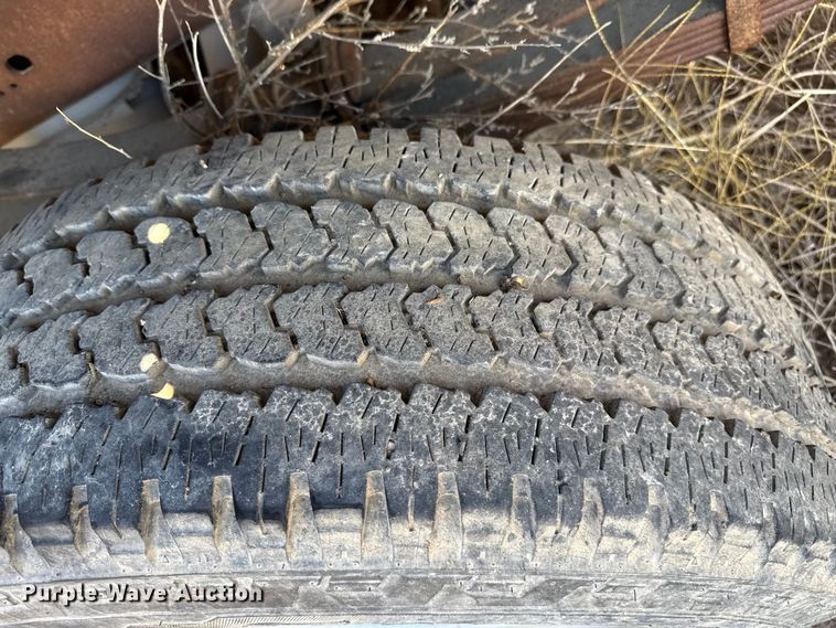 image for item EP0924 2011 Ford F350 flatbed pickup truck