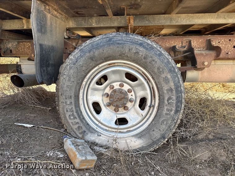 image for item EP0924 2011 Ford F350 flatbed pickup truck