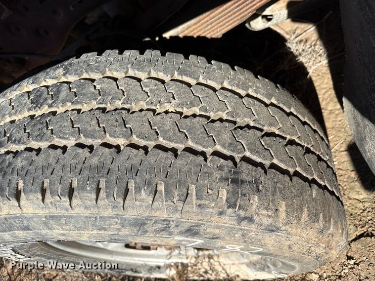 image for item EP0924 2011 Ford F350 flatbed pickup truck