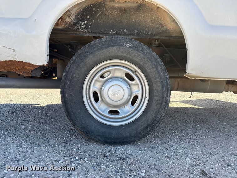 image for item EP0927 2013 Ford F250 Crew Cab pickup truck