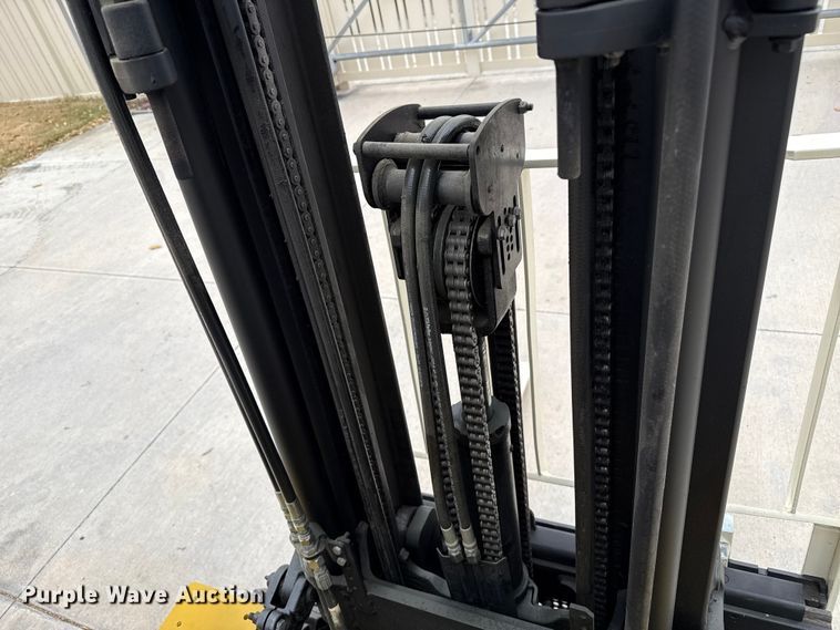 image for item EP2575 2019 Yale GLP050VXNKAE084 forklift