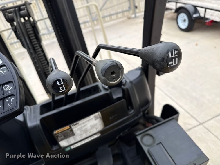 image for item EP2575 2019 Yale GLP050VXNKAE084 forklift