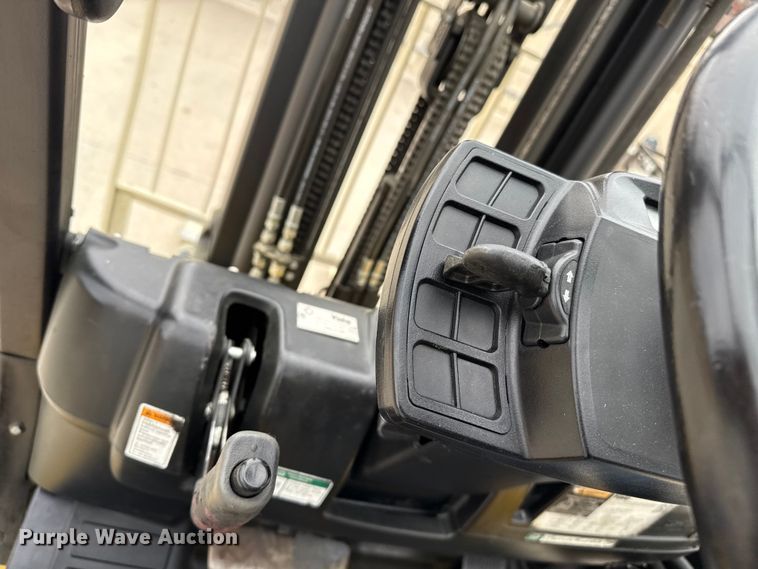 image for item EP2575 2019 Yale GLP050VXNKAE084 forklift