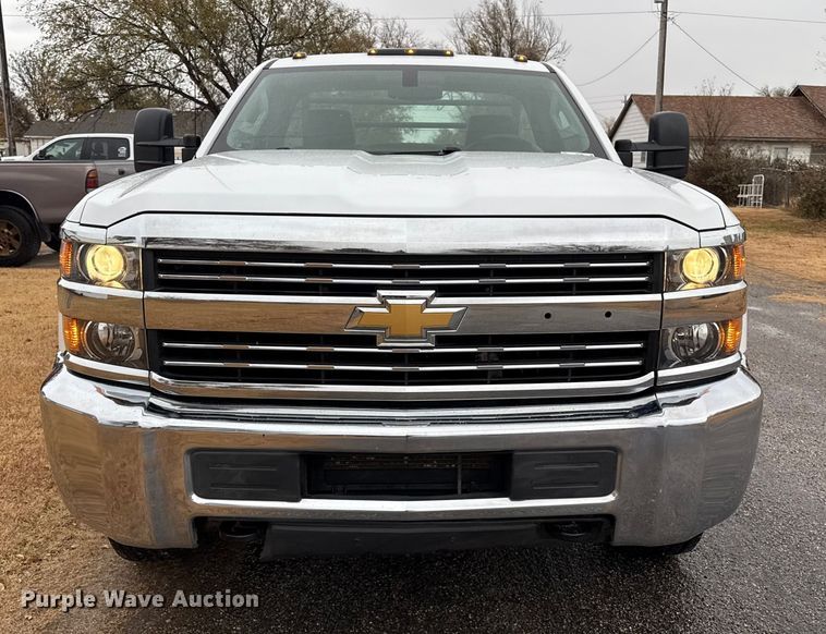 image for item EP2586 2017 Chevrolet Silverado 3500HD flatbed pickup truck