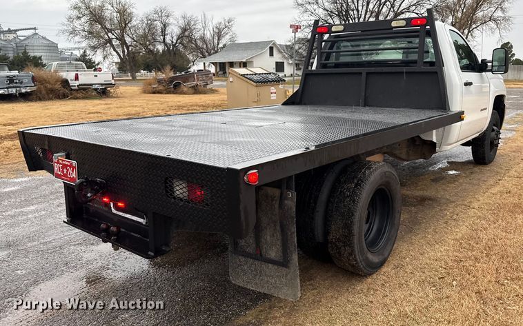 image for item EP2586 2017 Chevrolet Silverado 3500HD flatbed pickup truck