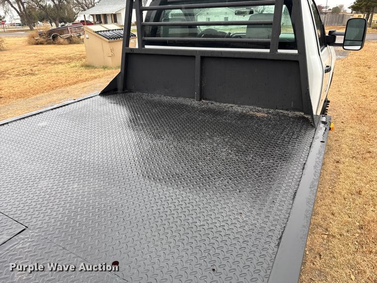 image for item EP2586 2017 Chevrolet Silverado 3500HD flatbed pickup truck