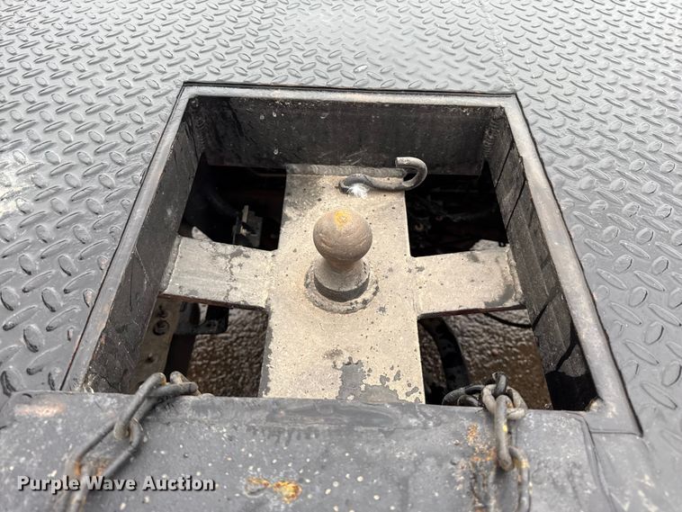 image for item EP2586 2017 Chevrolet Silverado 3500HD flatbed pickup truck