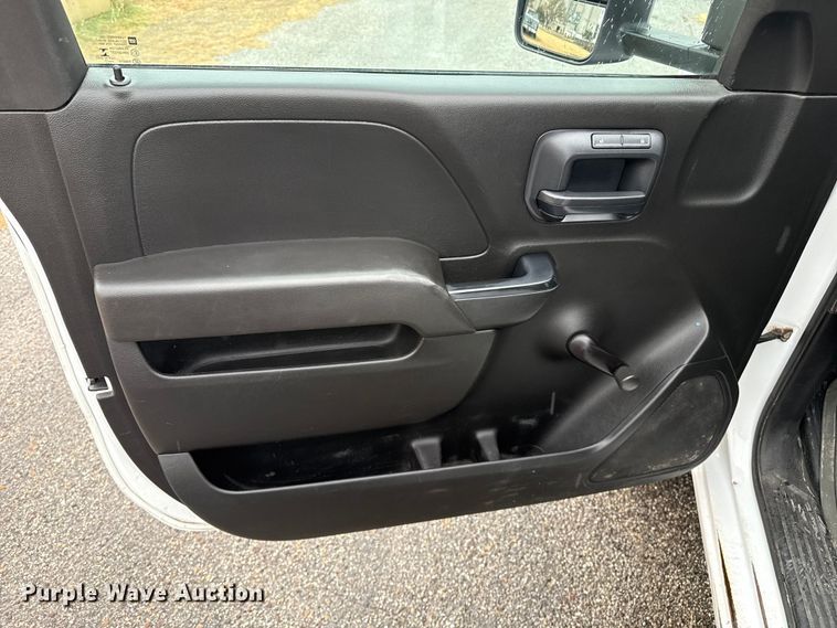 image for item EP2586 2017 Chevrolet Silverado 3500HD flatbed pickup truck