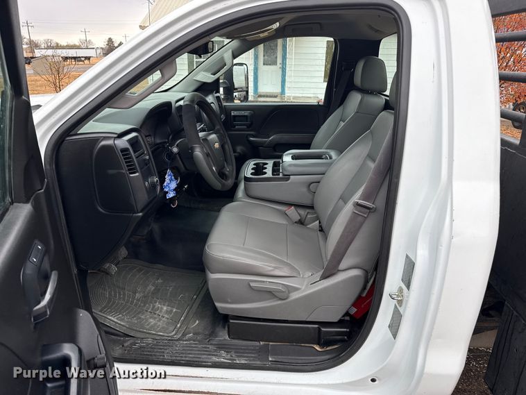 image for item EP2586 2017 Chevrolet Silverado 3500HD flatbed pickup truck