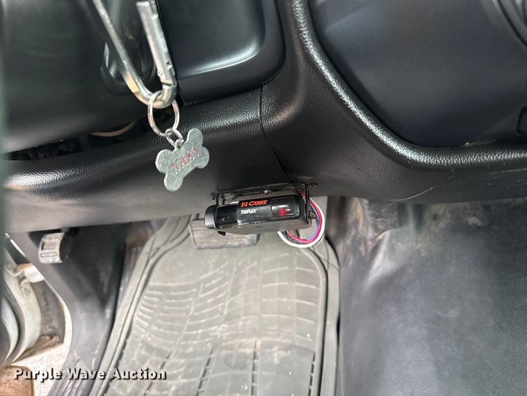 image for item EP2586 2017 Chevrolet Silverado 3500HD flatbed pickup truck