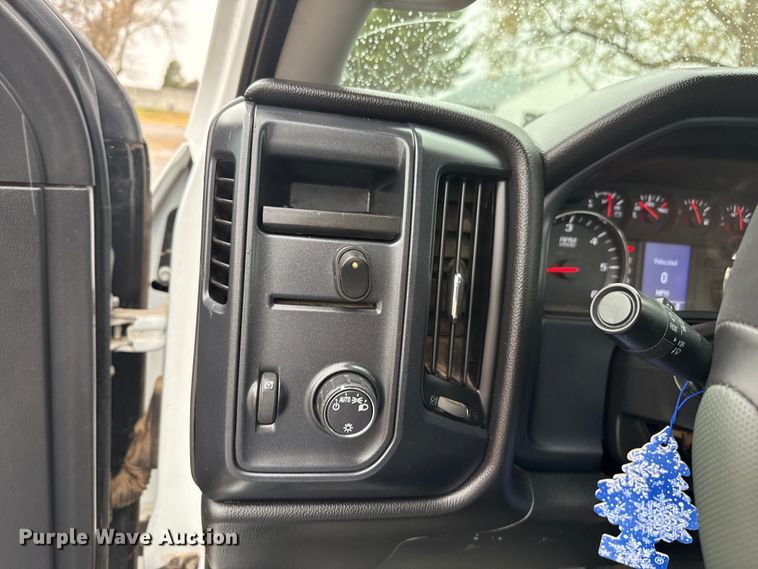 image for item EP2586 2017 Chevrolet Silverado 3500HD flatbed pickup truck