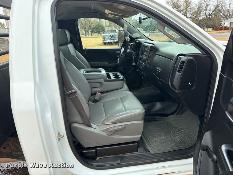 image for item EP2586 2017 Chevrolet Silverado 3500HD flatbed pickup truck