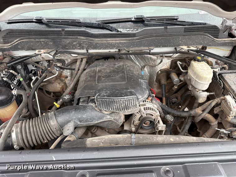 image for item EP2586 2017 Chevrolet Silverado 3500HD flatbed pickup truck