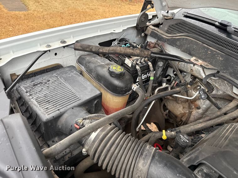 image for item EP2586 2017 Chevrolet Silverado 3500HD flatbed pickup truck