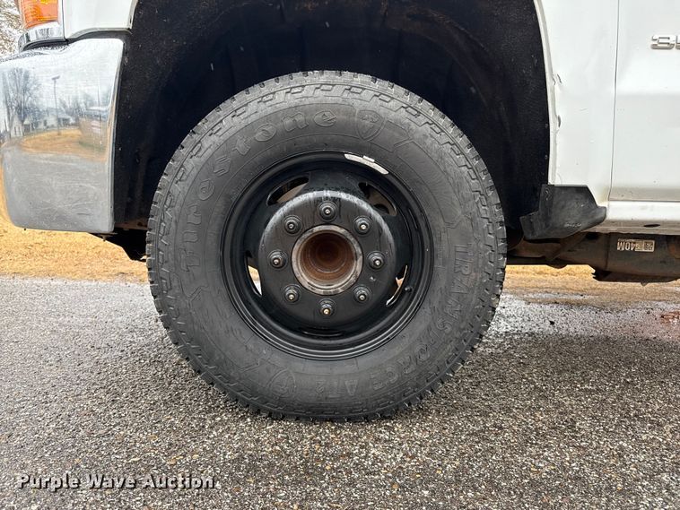 image for item EP2586 2017 Chevrolet Silverado 3500HD flatbed pickup truck