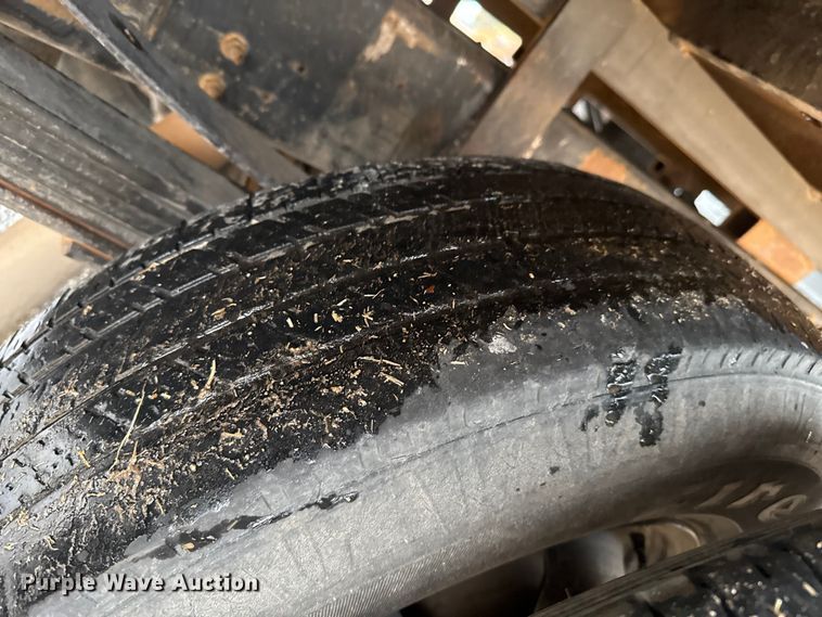 image for item EP2586 2017 Chevrolet Silverado 3500HD flatbed pickup truck