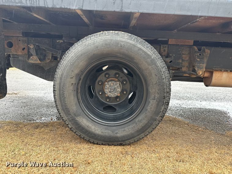 image for item EP2586 2017 Chevrolet Silverado 3500HD flatbed pickup truck