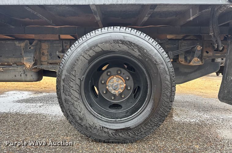 image for item EP2586 2017 Chevrolet Silverado 3500HD flatbed pickup truck