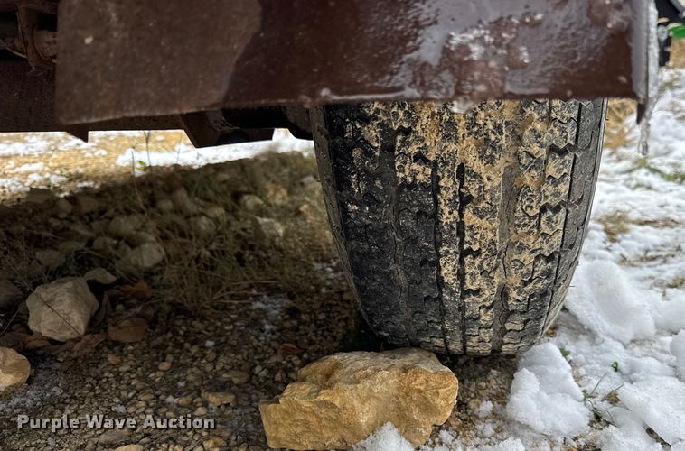 image for item ER0249 1994 Richardson tilt deck utility trailer