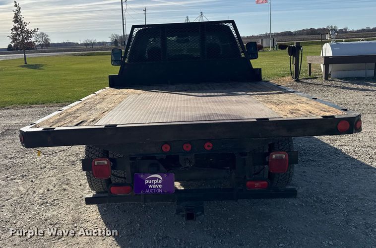 image for item ER0255 2006 GMC Sierra 3500 flatbed truck