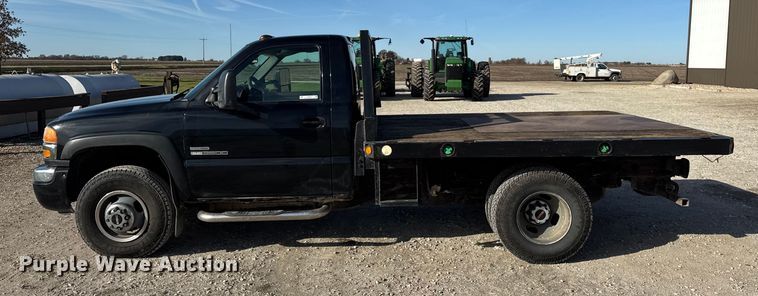 image for item ER0255 2006 GMC Sierra 3500 flatbed truck