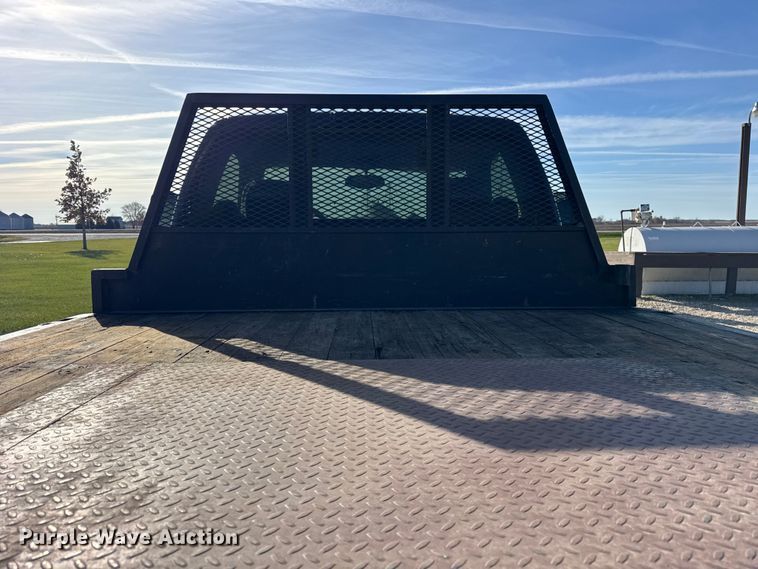 image for item ER0255 2006 GMC Sierra 3500 flatbed truck