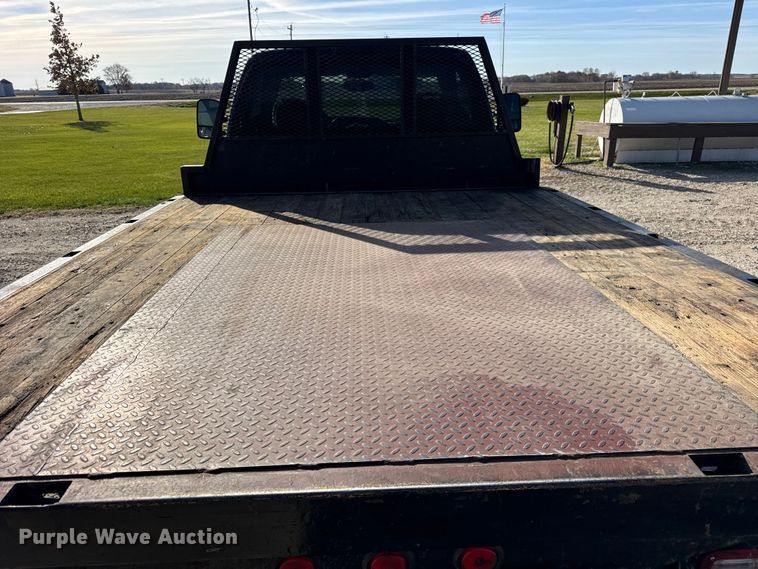 image for item ER0255 2006 GMC Sierra 3500 flatbed truck