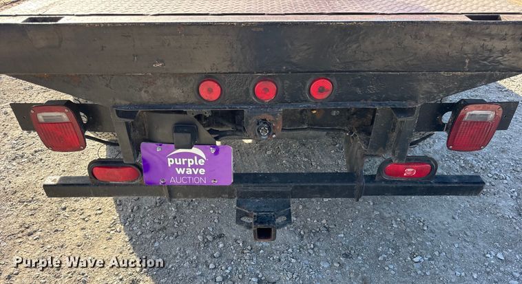 image for item ER0255 2006 GMC Sierra 3500 flatbed truck