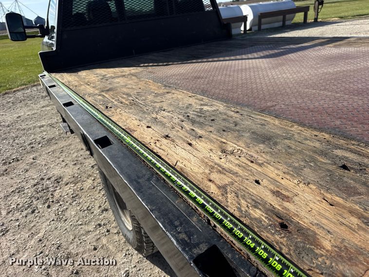 image for item ER0255 2006 GMC Sierra 3500 flatbed truck