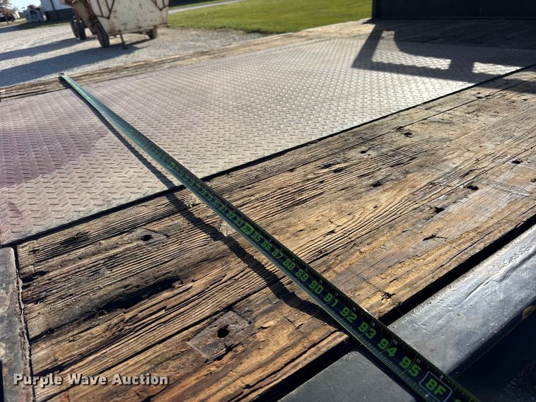 image for item ER0255 2006 GMC Sierra 3500 flatbed truck