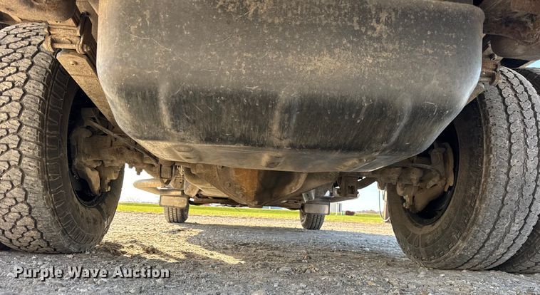 image for item ER0255 2006 GMC Sierra 3500 flatbed truck