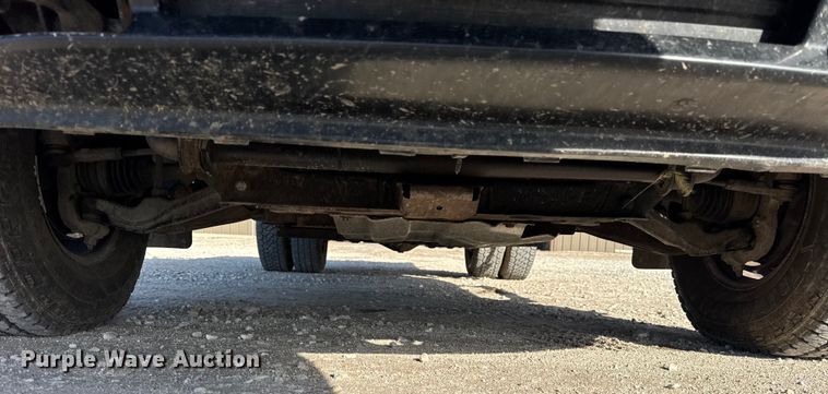 image for item ER0255 2006 GMC Sierra 3500 flatbed truck