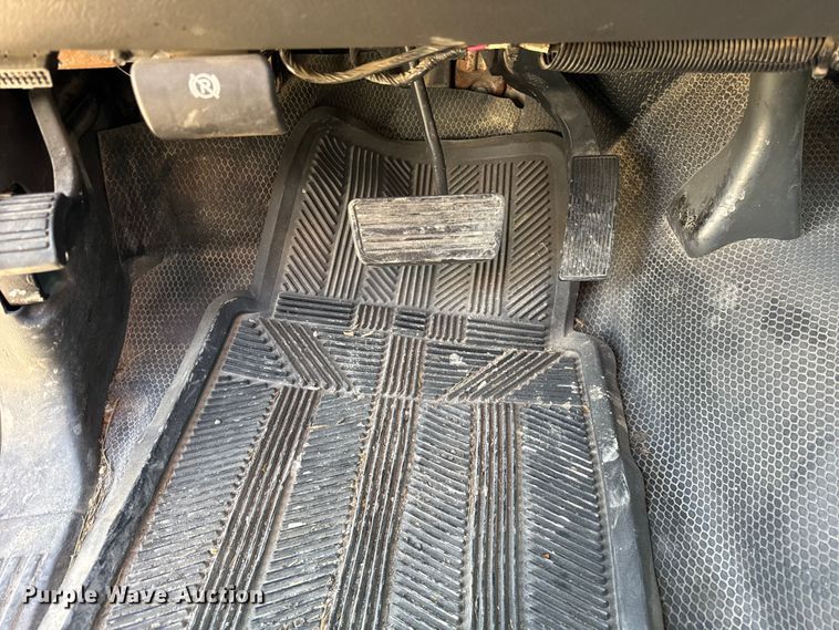 image for item ER0255 2006 GMC Sierra 3500 flatbed truck