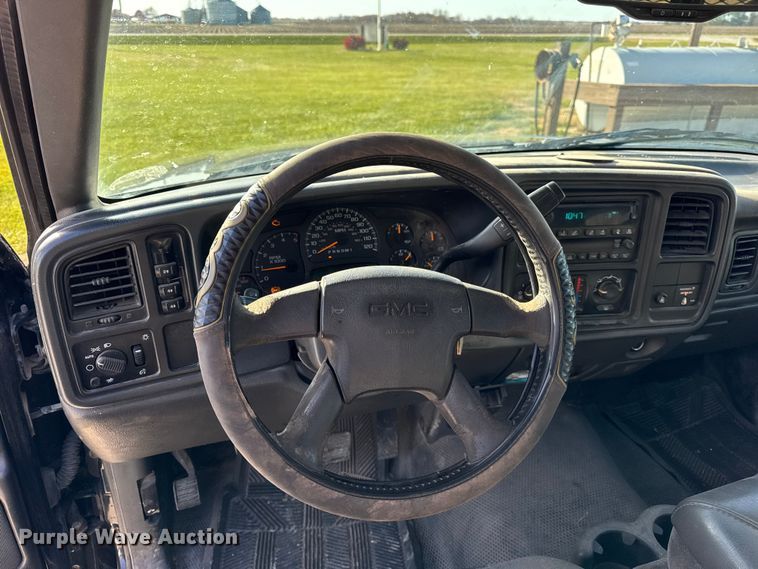 image for item ER0255 2006 GMC Sierra 3500 flatbed truck