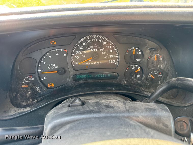 image for item ER0255 2006 GMC Sierra 3500 flatbed truck