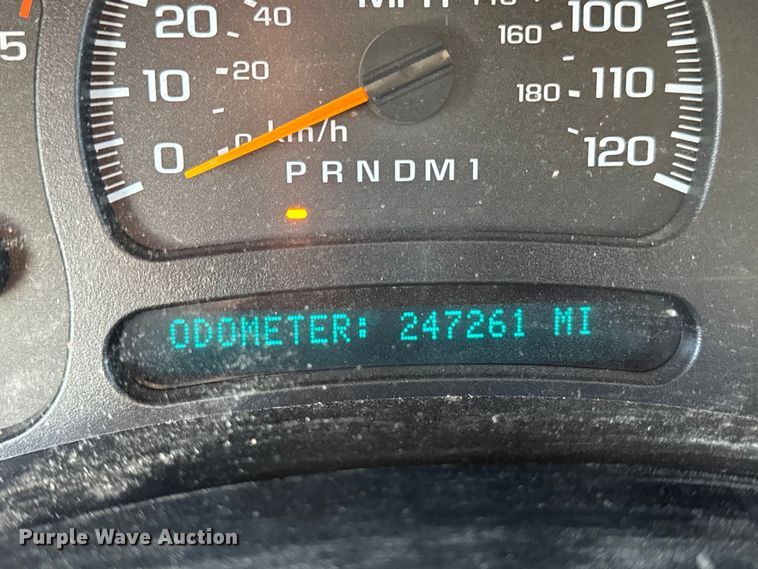 image for item ER0255 2006 GMC Sierra 3500 flatbed truck