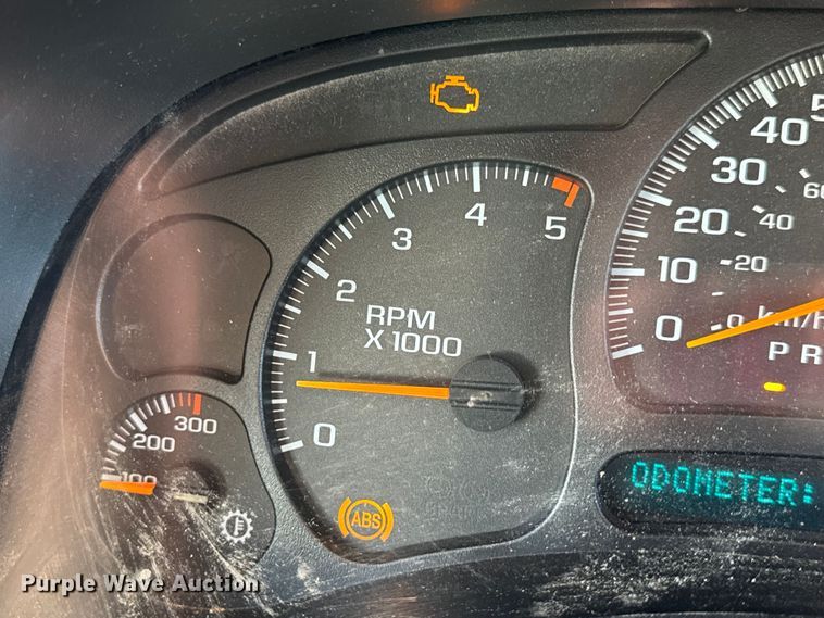 image for item ER0255 2006 GMC Sierra 3500 flatbed truck