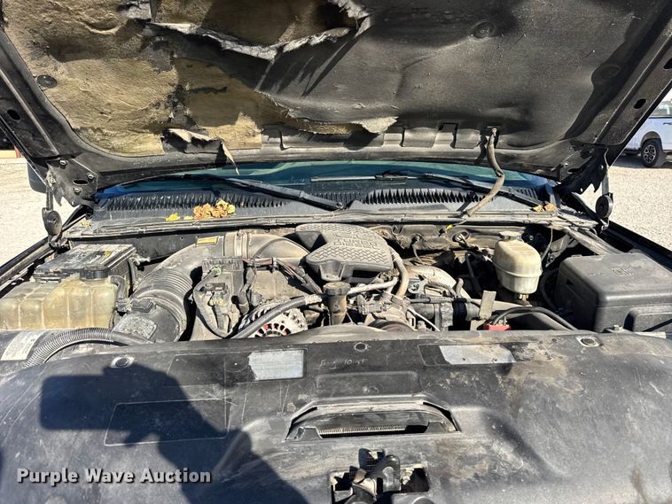 image for item ER0255 2006 GMC Sierra 3500 flatbed truck