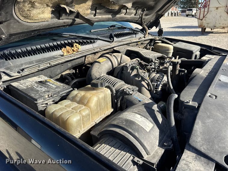 image for item ER0255 2006 GMC Sierra 3500 flatbed truck