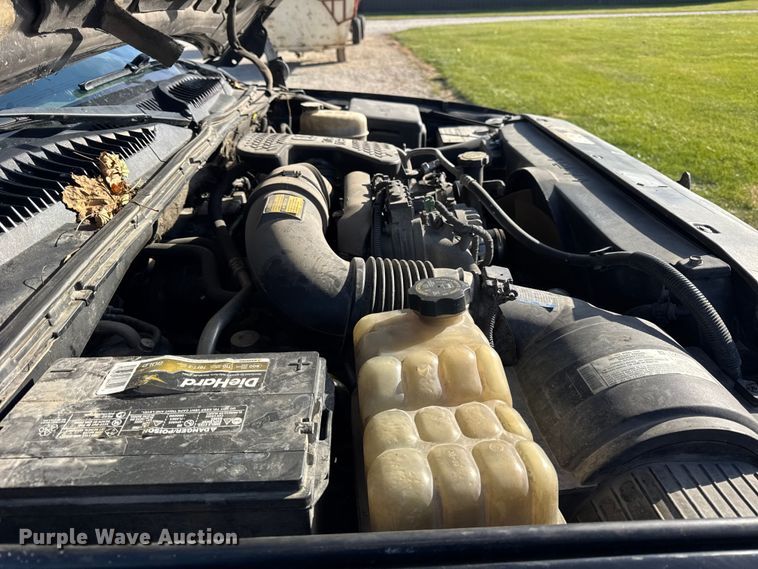 image for item ER0255 2006 GMC Sierra 3500 flatbed truck