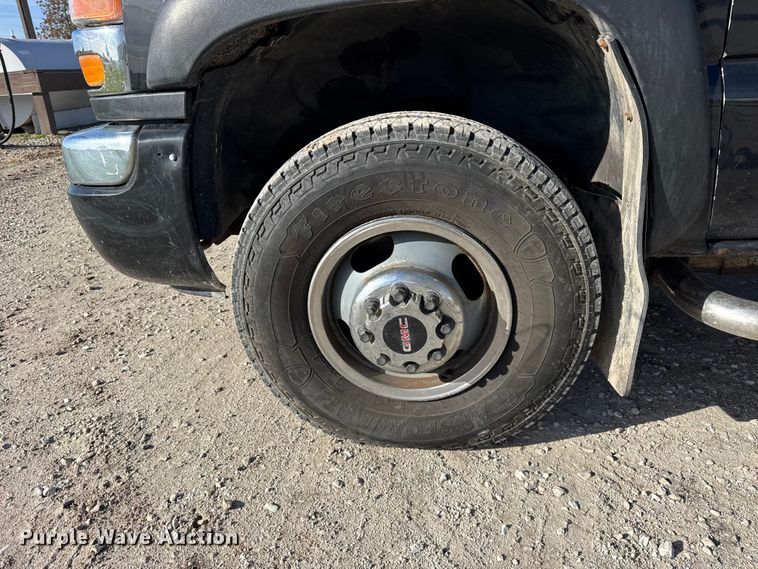 image for item ER0255 2006 GMC Sierra 3500 flatbed truck