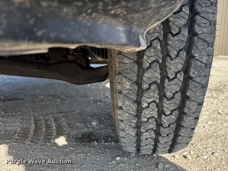 image for item ER0255 2006 GMC Sierra 3500 flatbed truck