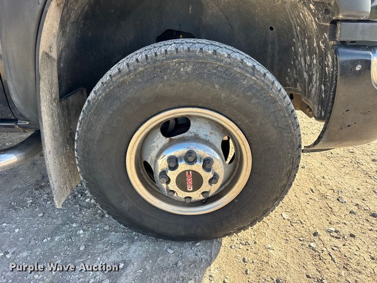 image for item ER0255 2006 GMC Sierra 3500 flatbed truck