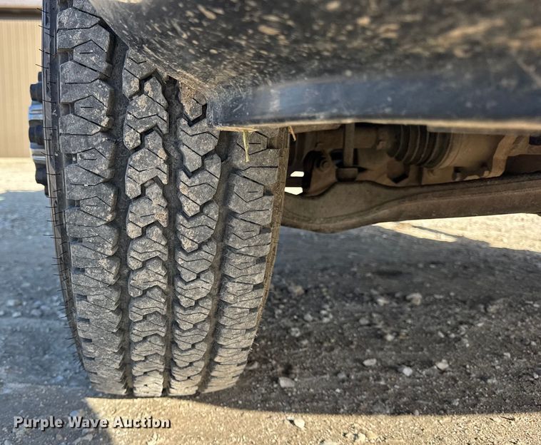 image for item ER0255 2006 GMC Sierra 3500 flatbed truck