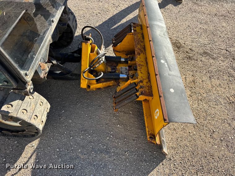 image for item ER0260 2007 Toro Groundsmaster 7200 with Polar Trac system