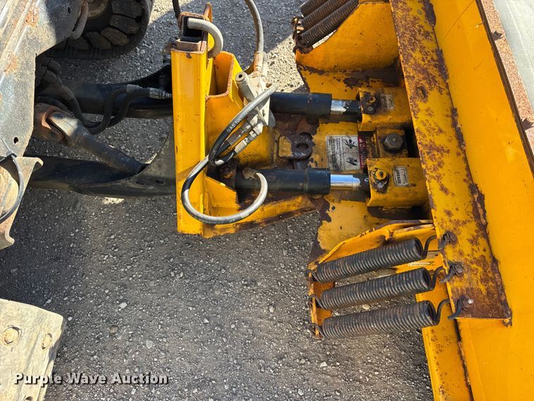 image for item ER0260 2007 Toro Groundsmaster 7200 with Polar Trac system