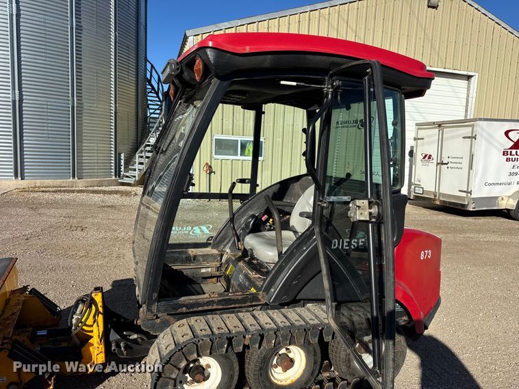image for item ER0260 2007 Toro Groundsmaster 7200 with Polar Trac system